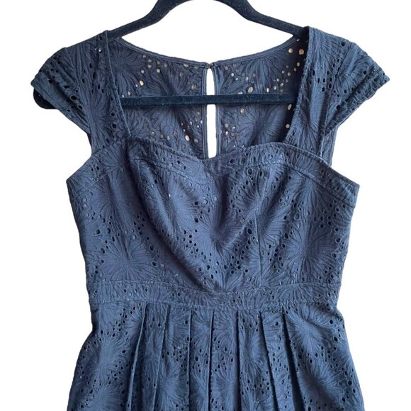BLACK by Saks Fifth Avenue Size 4 Black Sweetheart Cap Sleeve Eyelet Dress - Picture 3 of 6